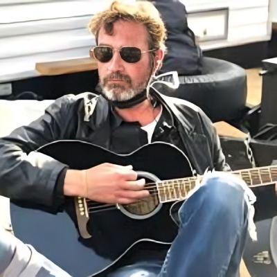 Christian Gutkowski was a guitar enthusiast from his young days.